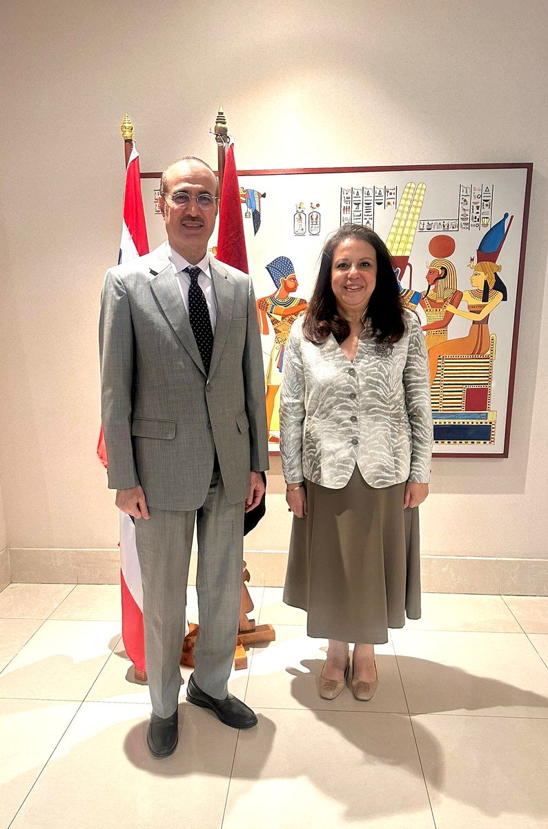 BahrainEmbTH's tweet image. قام سعادة السيد خليل يعقوب الخياط، سفير مملكة البحرين لدى مملكة تايلاند، بزيارة لسعادة السيدة هالة يوسف رجب، سفير جمهورية مصر العربية لدى مملكة تايلاند، وتم خلال الزيارة استعراض العلاقات بين البلدين الشقيقين وبحث عدد من المواضيع ذات الاهتمام المشترك.