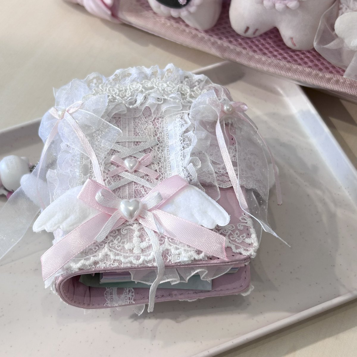 alys_corner's tweet image. 🎀 {help rt} wts lfb deco 
୨ৎ────୨ৎ────୨ৎ

DECLUTTERING SALE ~ 
3 ring mini macaroon lace binder 

     = 500

ʚ mop : gcash payo
ʚ mod : jnt , no rush shipping 

reply or dm “mine” to claim 🎀