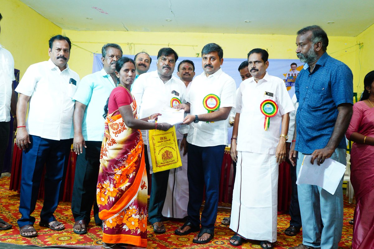 இன்று துறையூர் சட்டமன்ற தொகுதியில் மக்களின் குறை தீர்த்து நலம் காக்க "உங்களுடன் ஸ்டாலின்"  திட்ட முகாமை தொடங்கி வைத்தோம்.

உடன் துறையூர் சட்டமன்ற உறுப்பினர் திரு.ஸ்டாலின் குமார் மற்றும் ஒன்றிய, நகர, கிளைக் கழக நிர்வாகிகள் கலந்து கொண்டனர்.

#UngaludanStalin #welfare #Tamilnadu