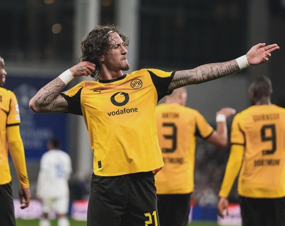 bvbnewsblog's tweet photo. Fabio Silva on his goal celebration:

"I've been doing it since last season. Because I enjoy watching the series "Arrow" so much, I copied it from there."

🗞 @BILD 

#BVB https://t.co/36I5G2kwGQ