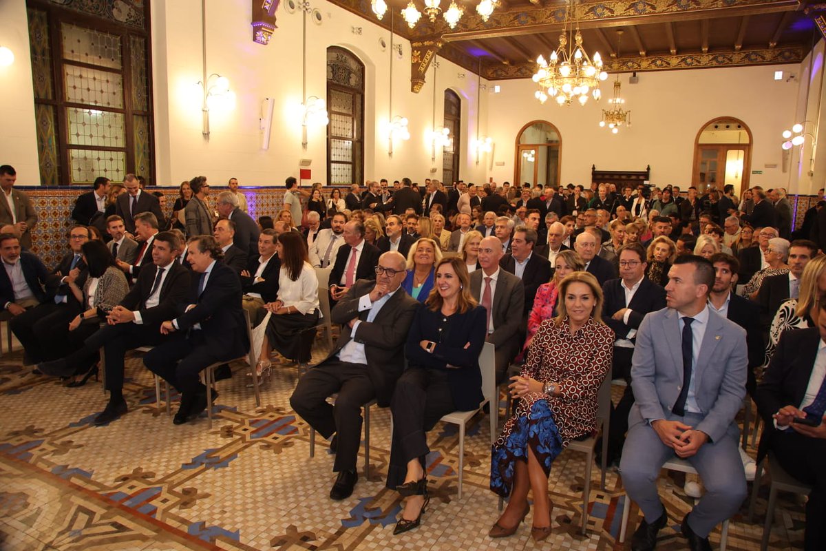 Nuestro presidente José Enrique <a href="/AguarVila/">Jose Enrique Aguar Vila</a>   asistió a la memorable gala del 25 aniversario de <a href="/ESdiarioCV/">ESdiario CV</a>, celebrada en el majestuoso Palacio de la Exposición.
Un encuentro que reunió a destacadas personalidades del ámbito político, empresarial, académico y social
#EsDiarioCV25