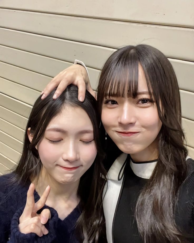 谷口愛季ちゃんの頭をボーリングの玉みたいに、つかむ中嶋優月ちゃん
#ゆったんほっぺ部 
#谷口愛季 #中嶋優月