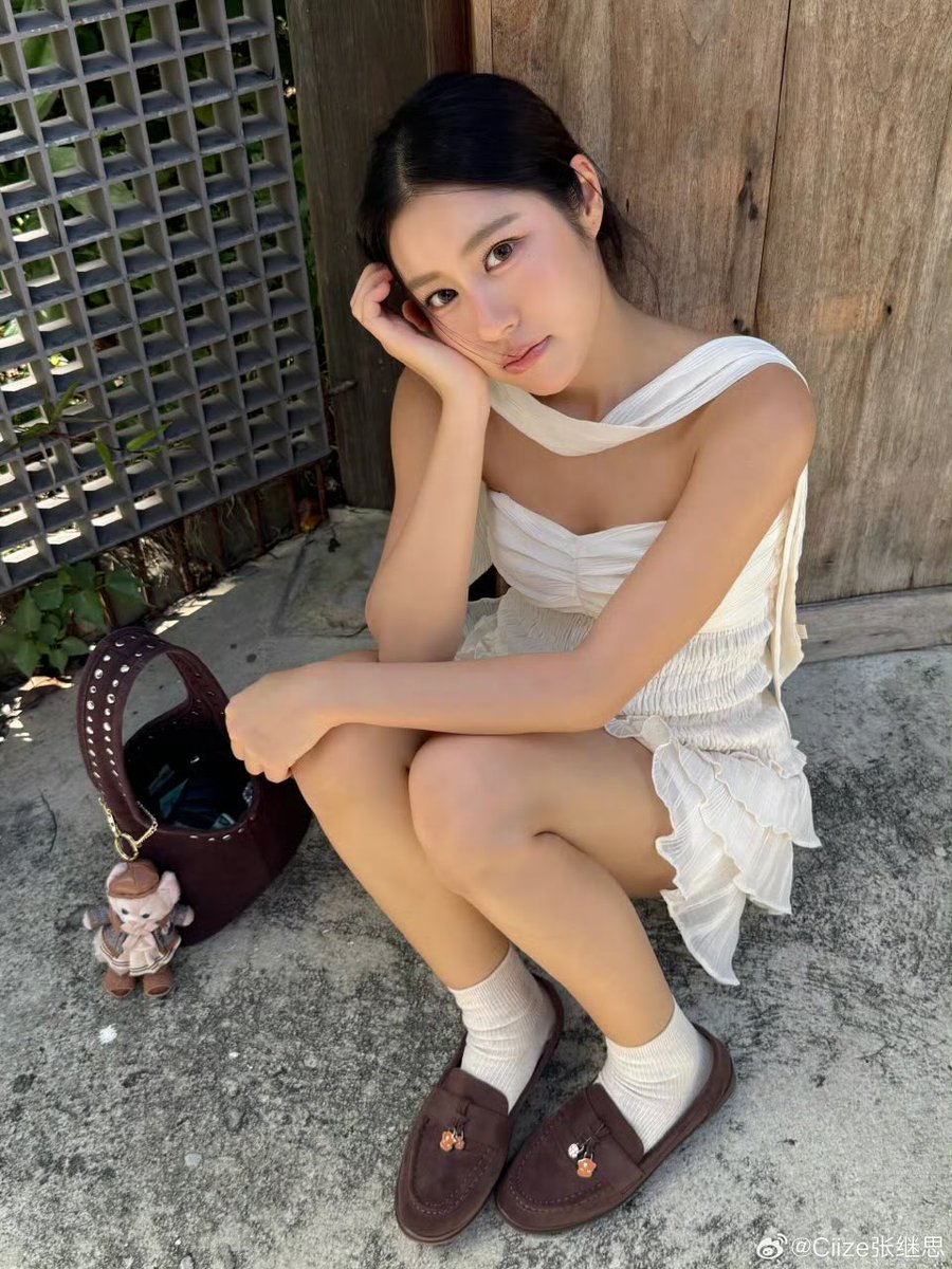 CiizeDaisy's tweet image. [Ciize Update] Weibo 221025

今天你们开开心心了吗～？

Weibo : Ciize张继思
🔗 weibo.com/7929832479/522…

#ciizezphr #CiizeRutricha #MyFanze