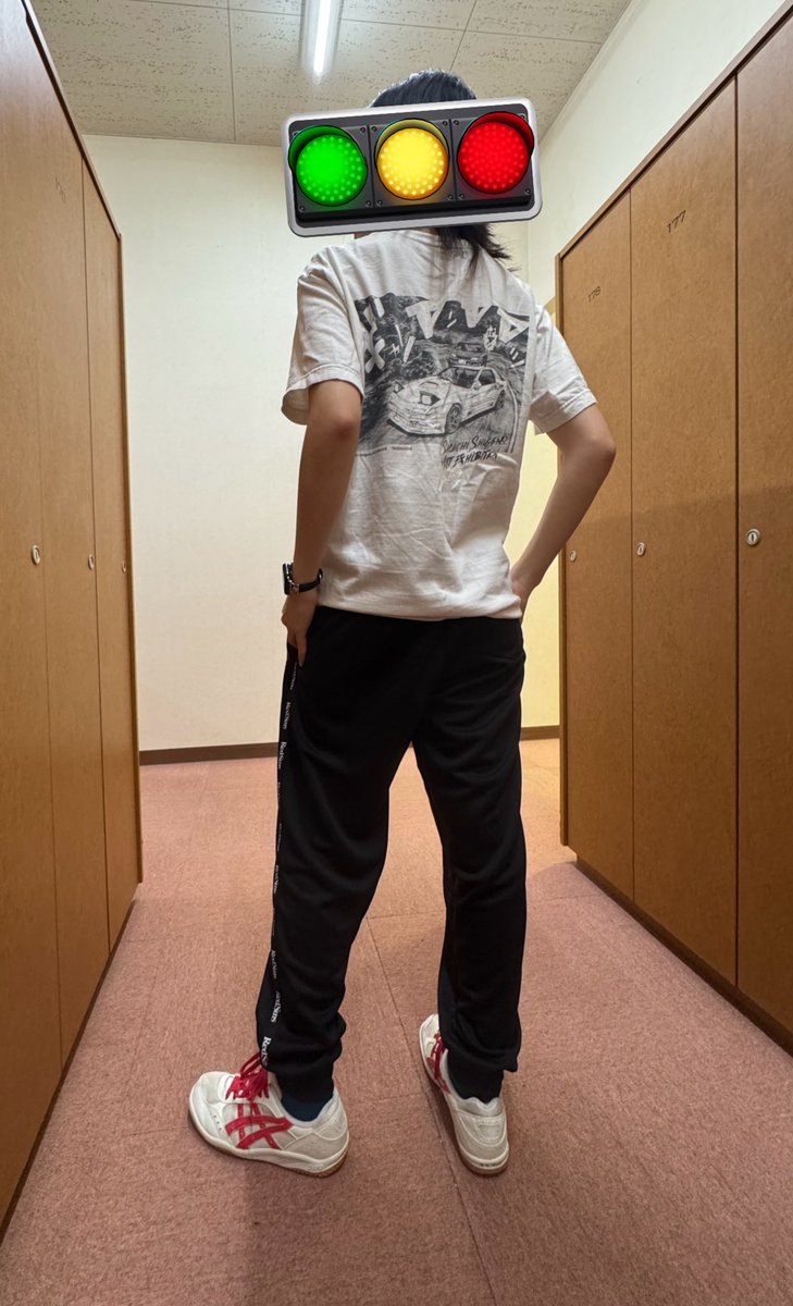 St0Wc's tweet photo. 自我　ドンキ行ってウキウキでジムに向かいました😎ジャージ最高 https://t.co/31LEpG7A3V