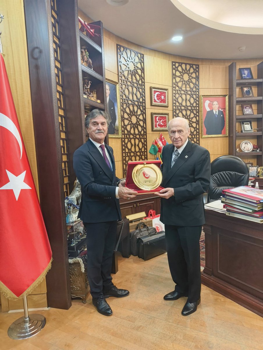 Biraz sessiz olun, sürece zarar vermeyin diyoruz. TEMAD genel başkanlığı Astsubay Hak ve Onur Mücadelesi için elinden geleni yapıyor. Seçilmiş yönetime destek olmalıyız. Astsubayların tek yasal temsilcisi TEMAD'dır. Tüm meslektaşlarımızı TEMAD çatısı altında toplanmaya davet