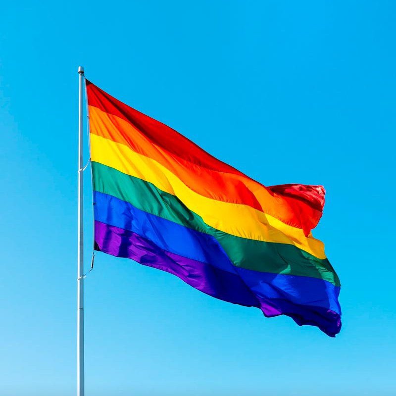 poponze's tweet image. Khalid vem enfrentando queda na popularidade nos Estados Unidos após assumir publicamente ser gay.

Seu novo álbum, “After the Sun Goes Down”, lançado em 10 de outubro, estreou em 136º lugar na Billboard 200, sendo a pior estreia de sua carreira.