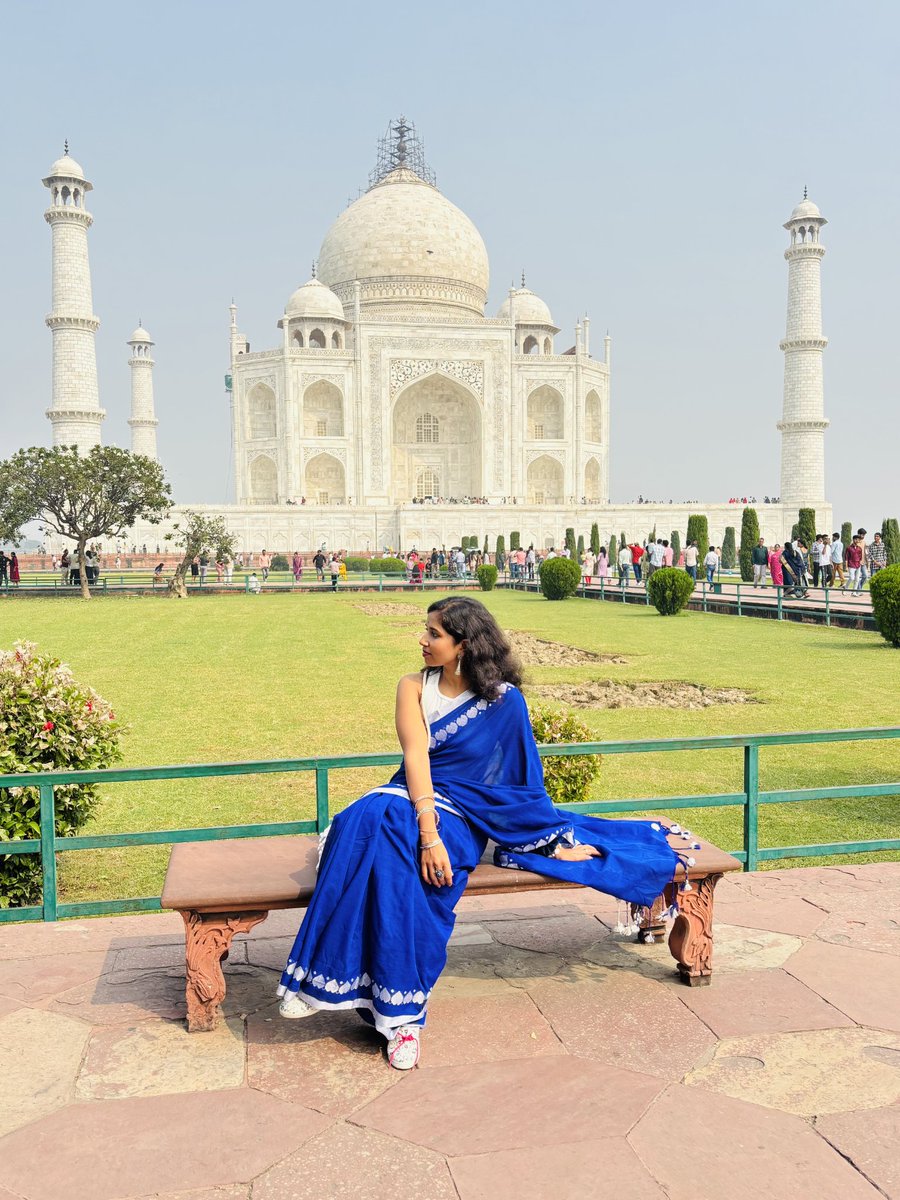 इश्क़ लिखने वाली 
लड़की आज इश्क़ की निशानी के करीब पहुँच गयी।

और वो कहते हैं न

"इश्क़ का रंग सफ़ेद पिया, न छल,न कपट,न भेद पिया"

#ज्योतिG 

#agra