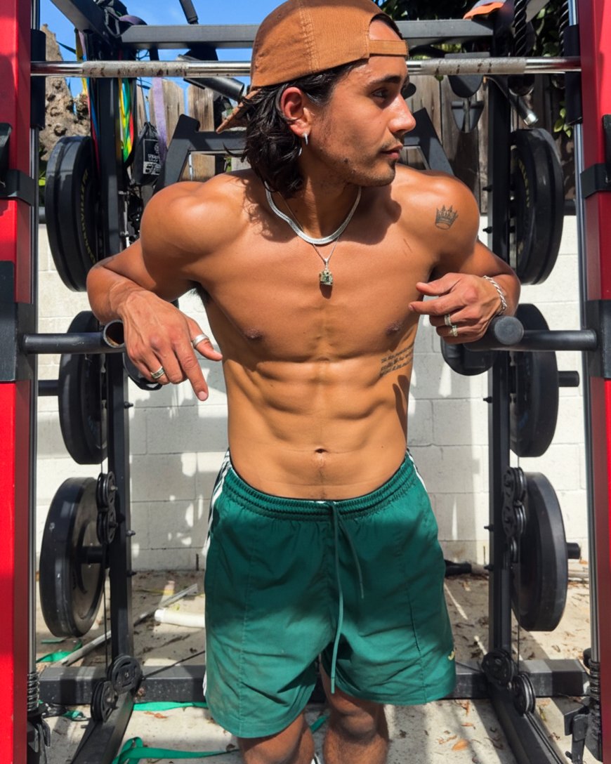 "Love, Victor" star Michael Cimino shares a new post-workout photo