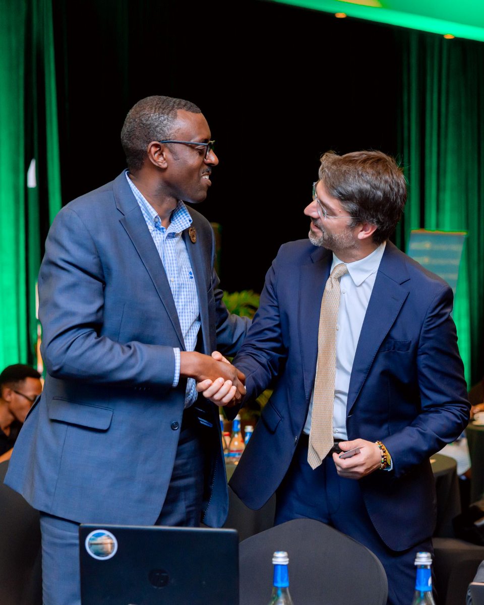 Ingazi_official's tweet photo. The room was filled with leaders, innovators, and changemakers from across government, development partners, private sector, and training institutions all united by one vision-to strengthen Rwanda’s skills and employment ecosystem through #Ingazi.

#SkillsRightNow #IngaziPlatform https://t.co/NNvcKSpHS1