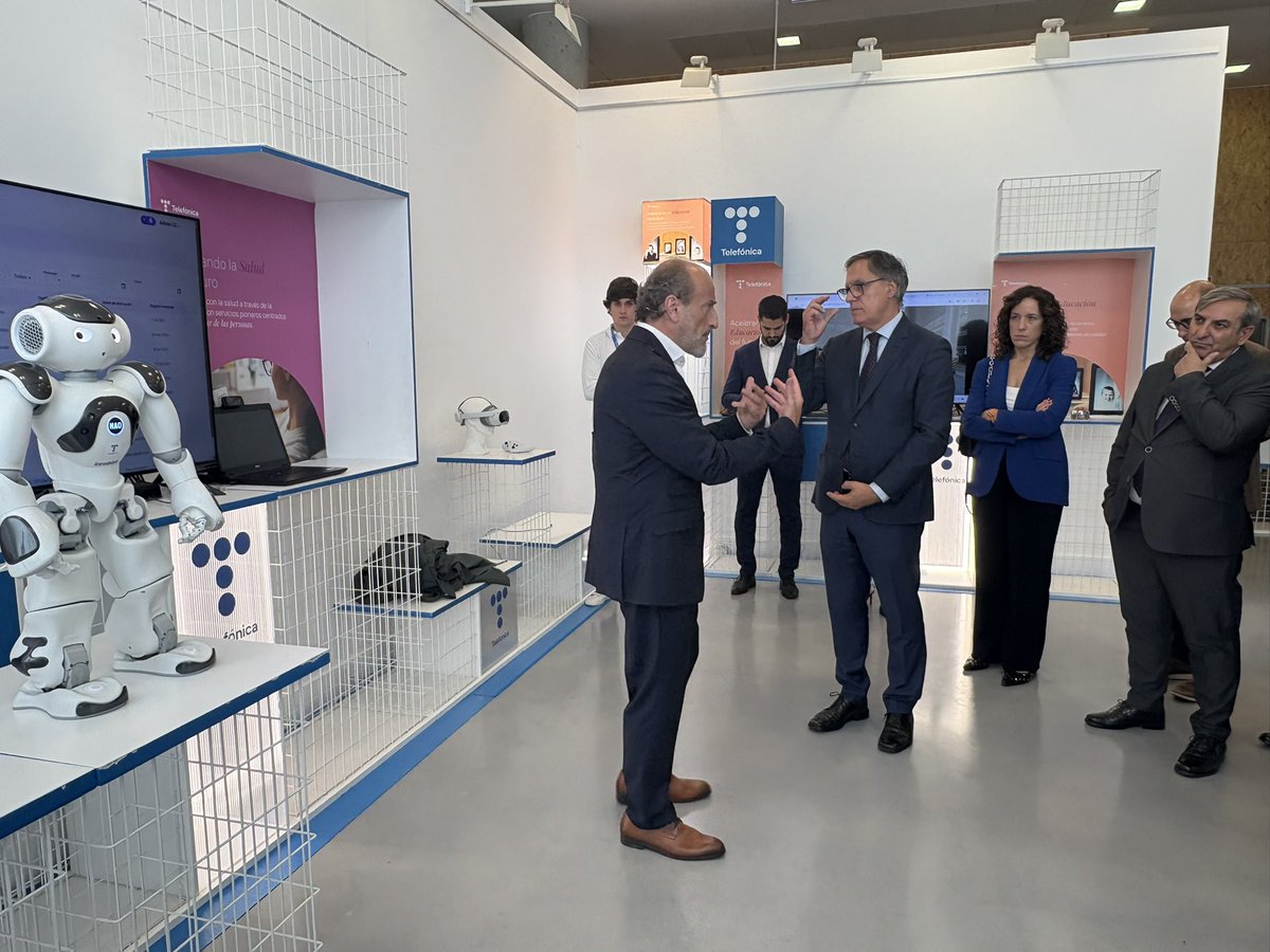 📃En Salamanca, uno de los grandes nodos tecnológicos de CyL, Telefónica acerca hasta el viernes su exposición InnovaTE. 
🌐Más de 40 demos tecnológicos, algunos de ellos vinculados a desarrollos que la JCyL implanta para modernizar la administración 
👇🏻
comunicacion.jcyl.es/web/jcyl/Comun…