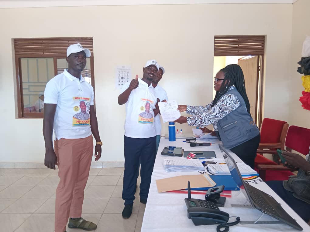 Voiceoflangofm's tweet photo. VOL FM UPDATES
Amolatar: Carlos Opul, who recently lost in @NRMOnline primaries, has today been duly nominated by @UgandaEC for Kioga county MP on Independent ticket, he pledge to represent the interest of Kioga county's voters if he emerg the winner.
#VOLNews #VOLUpdates
📸 Micheal Ojok