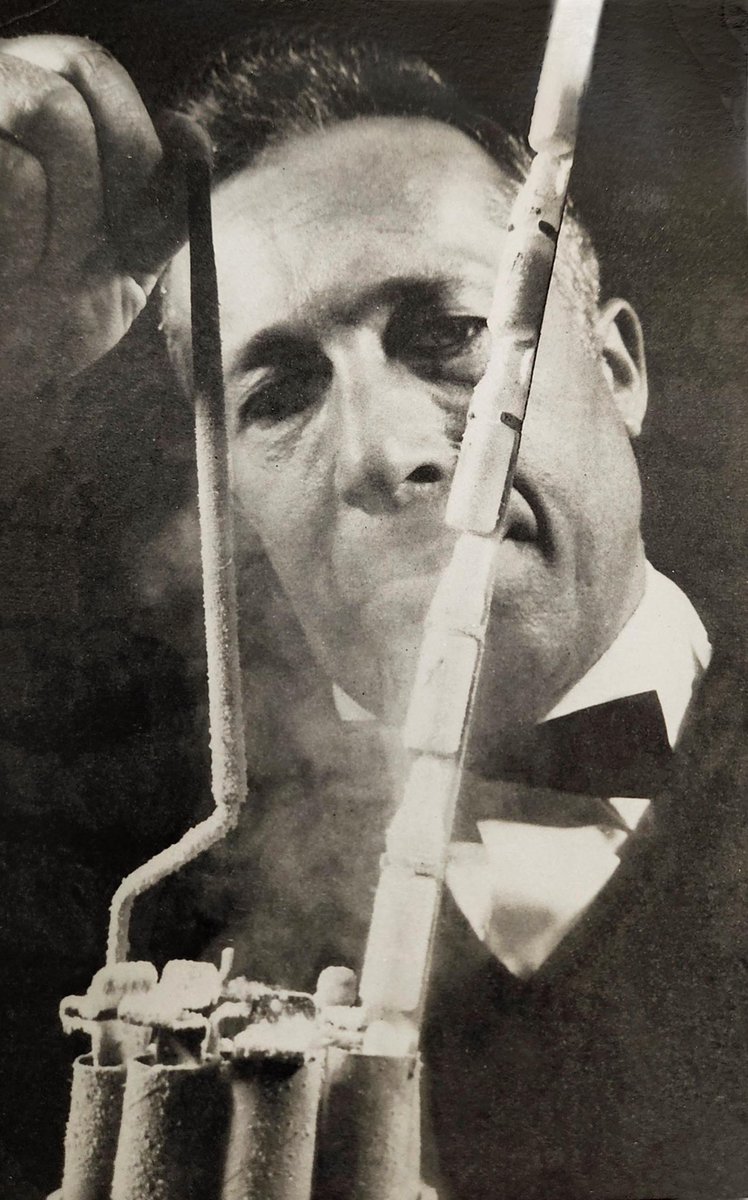 J_K_Wood's tweet image. Who killed the American family?

HINT: It didn’t die of natural causes. 

From a secret Sperm Donor in 1884
to the Supreme Court’s forced fictions of today…

Here’s the timeline of the crime: 🧵