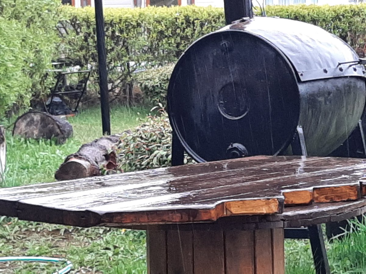 Llueve en El Chaltén. 
Que tengan un bonito día.  Besos