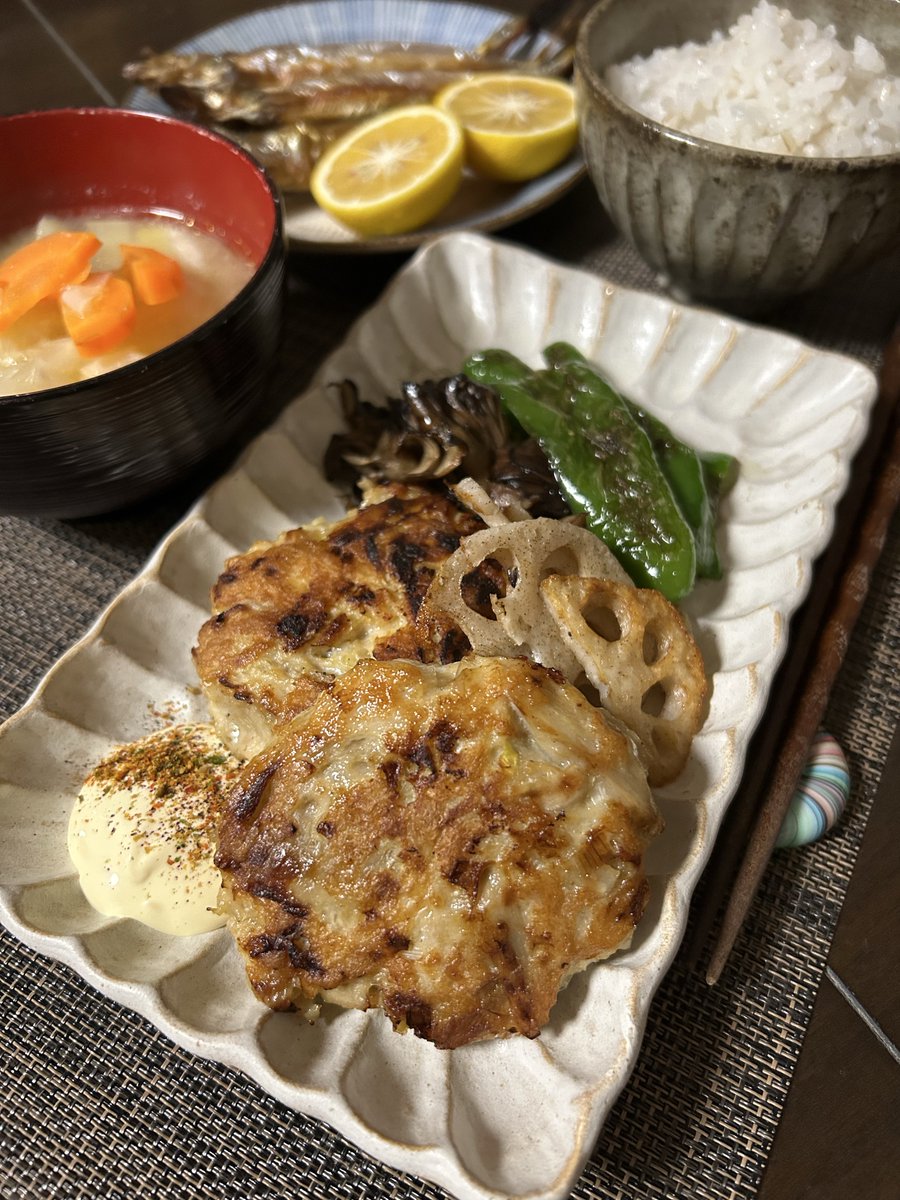 Good evening friends.

I bought some gobo(burdock root), so made dinner using it.

Gobo looks like branch, but it’s not.

It has unique aroma and crunchy texture.

Today’s dinner 
“Gobo Tsukune”
“Daikon &amp; carrot miso soup”

#japanesefood
#homecooking