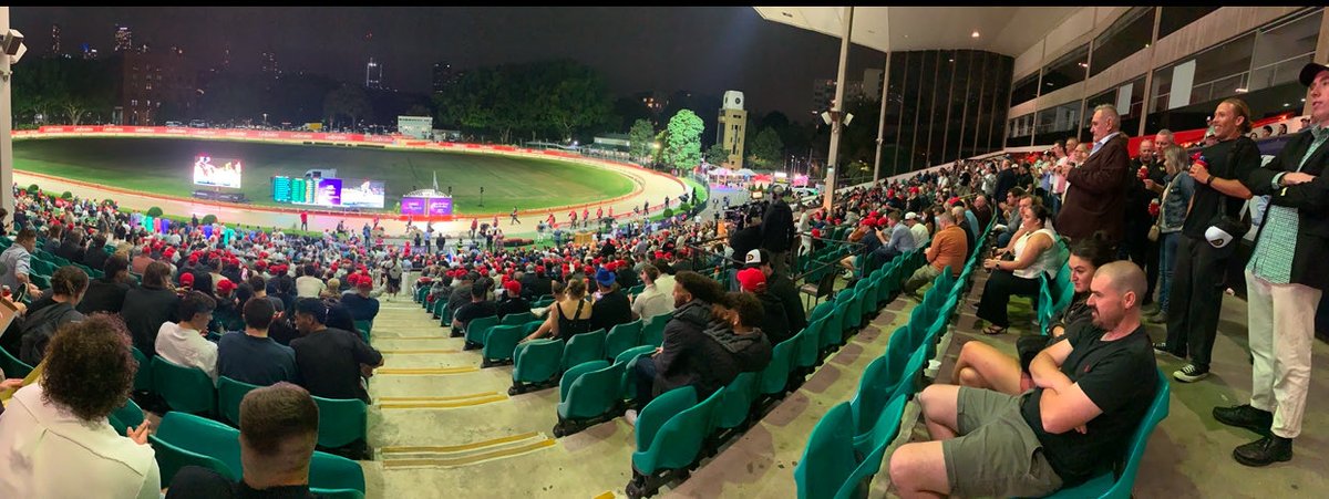 Antis said a “not so big” crowd attended Wentworth Park for MDC last Friday. 
Think they need to go to Specsavers 👓
#LongLiveGreyhoundRacing