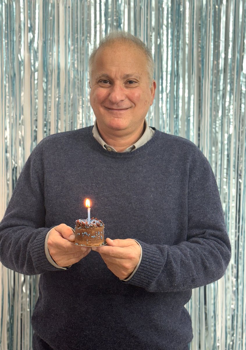 lispolis_'s tweet image. 🎂Parabéns ao Carlos Duarte, Diretor Operacional/Manutenção da Lispolis que faz parte desta incrível história que construímos juntos,  todos os dias. 💙
Que este novo ano de vida traga ainda mais conquistas, saúde e momentos de alegria. Muitas felicidades, muitos anos de vida! 🚀