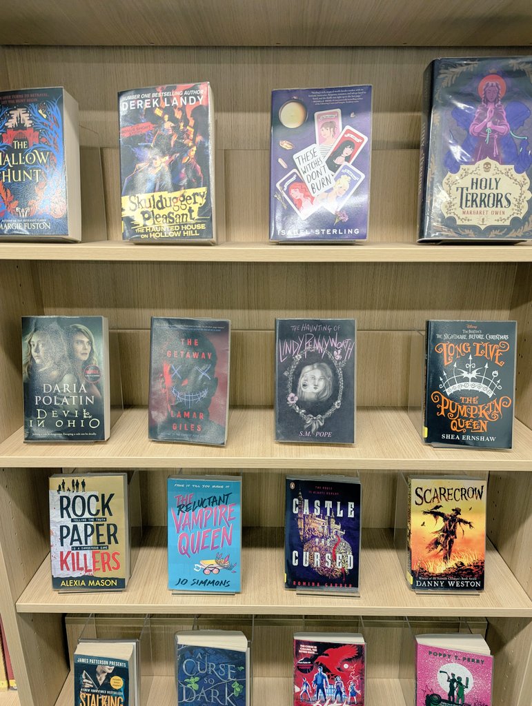 sampopewriter's tweet image. Thank you so much, @Oxonlibraries for displaying Lindy with these excellent scary stories for Halloween! It made my day seeing this! @foxandinkbooks