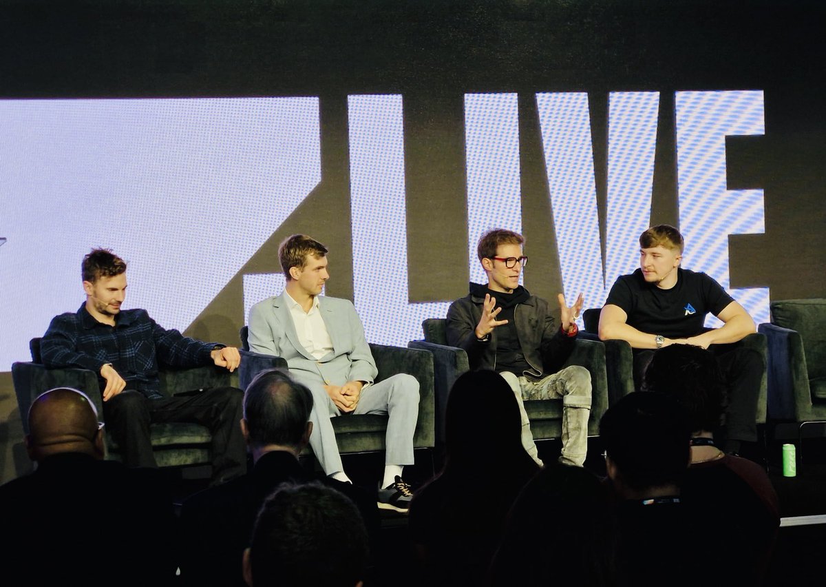 HugoFeiler's tweet image. Great conversation with Jack @eagleailabs @alexfgkrug @harryhorsfall_ at @zebu_live around DeFAI.   For the Retail investor, the era of emotional, manual investing  is closing. The age of intelligent, autonomous finance has already begun.