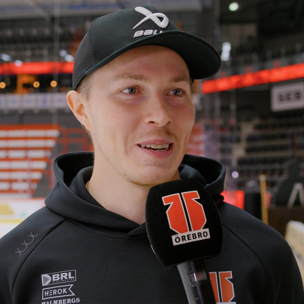 "Förväntar mig att vi ska kunna plocka poäng"

Juuso Vainio förlänger sitt kontrakt med Örebro Hockey och stannar säsongen ut. Hör hans tankar kring förlängningen samt uppsnack inför veckans bortamatcher.

Se intervjun här: brnw.ch/21wWPUh