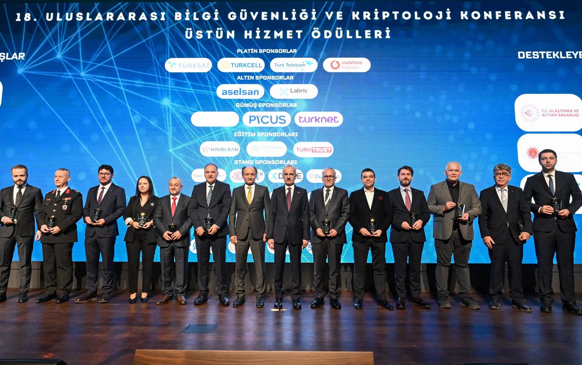 🔐 18. Uluslararası Bilgi Güvenliği ve Kriptoloji Konferansı’nda sektör temsilcileriyle bir araya geldik. 

🏅 Açılış oturumu sonrasında kurumlarında siber güvenlik alanında farkındalık oluşturan temsilcilerimize “Üstün Hizmet Ödülleri”ni takdim ettik.

🌐 Bilgi Teknolojileri ve