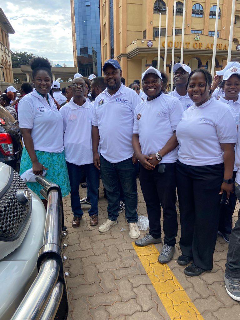 hitotv1's tweet photo. We didn’t just walk — we legally walked! 😎👟
From High Court Buganda Road to LDC, even traffic knew justice was passing! ⚖️
Big up to Hon. Lady Justice Irene Mulyagonja for leading the way — that was a whole vibe! @MKansabe #LegalAidOpenDay
#LegalAidWalk https://t.co/ODCkaMakPE