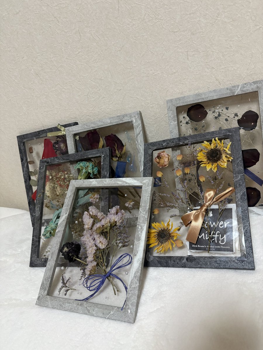 ファンの方やプロデューサーに頂いた花束を残す方法を模索した結果可愛くなったかも！💐
お花だけじゃなくてラッピング材を使うのもこだわり🌷´-
ドライフラワーのやり方わかんなくて色あせちゃってるけどもっと勉強するね！
いつも本当にありがとうございます🙇‍♀️🐱ᩚ