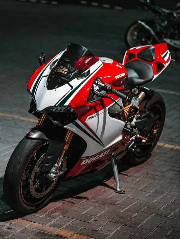 vvinterluvs's tweet image. back to racer winter agenda 🏍️💨