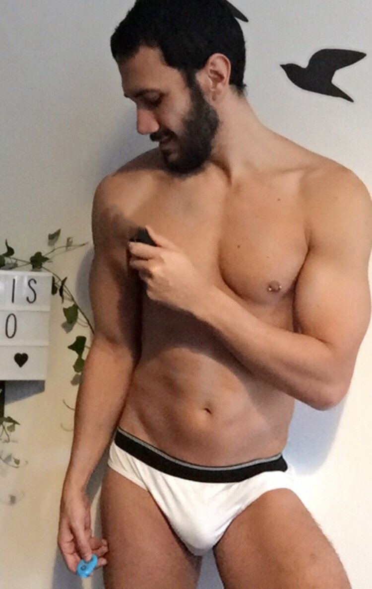 ilsanny's tweet photo. White briefs https://t.co/WiQnz3Tlwh