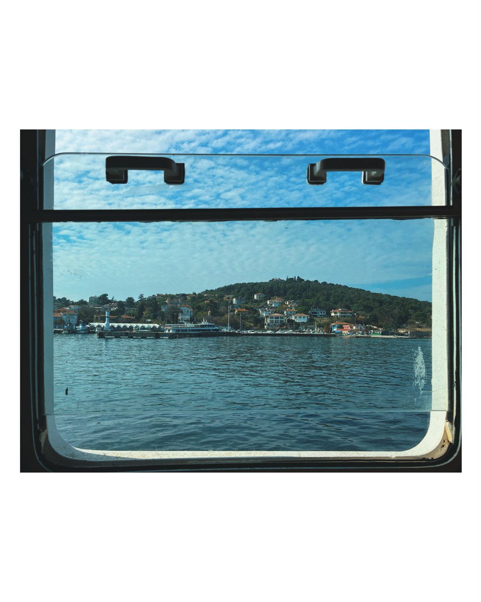 adaya yolculuğun garip bi’ büyüsü var. her koşulda iyi geliyor. 

geç kalınmış bi’ buluşmaydı. teşekkürler <a href="/_cerenavsar_/">Ceren Avşar 🌈</a> 

ekim, 2025