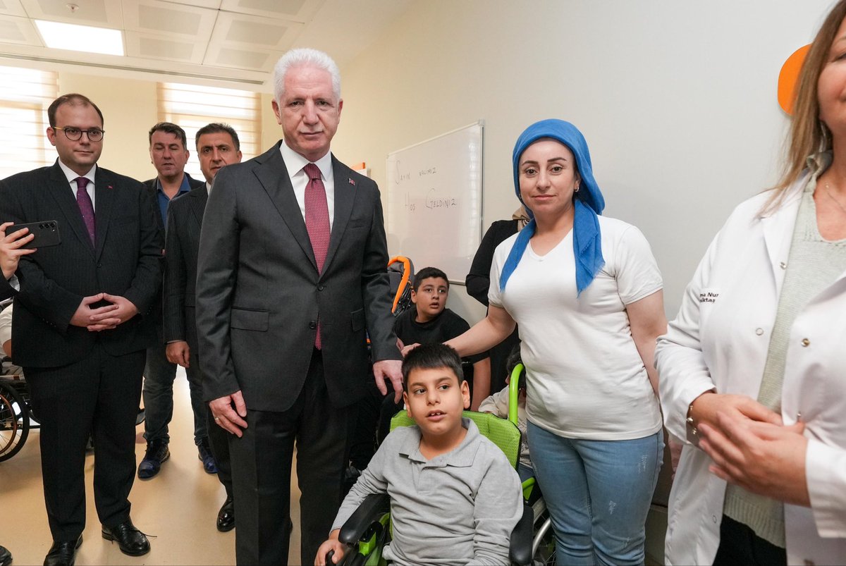 “Öğrenerek İyileşiyoruz” projesi kapsamında, İstanbul Fizik Tedavi Rehabilitasyon Eğitim ve Araştırma Hastanesi’nde yenilenen hastane sınıfı açıldı.🩺📚

Valiliğimizin himayesinde, İstanbul Çocukları Vakfı tarafından yürütülen “Öğrenerek İyileşiyoruz” projesi ile hastanelere