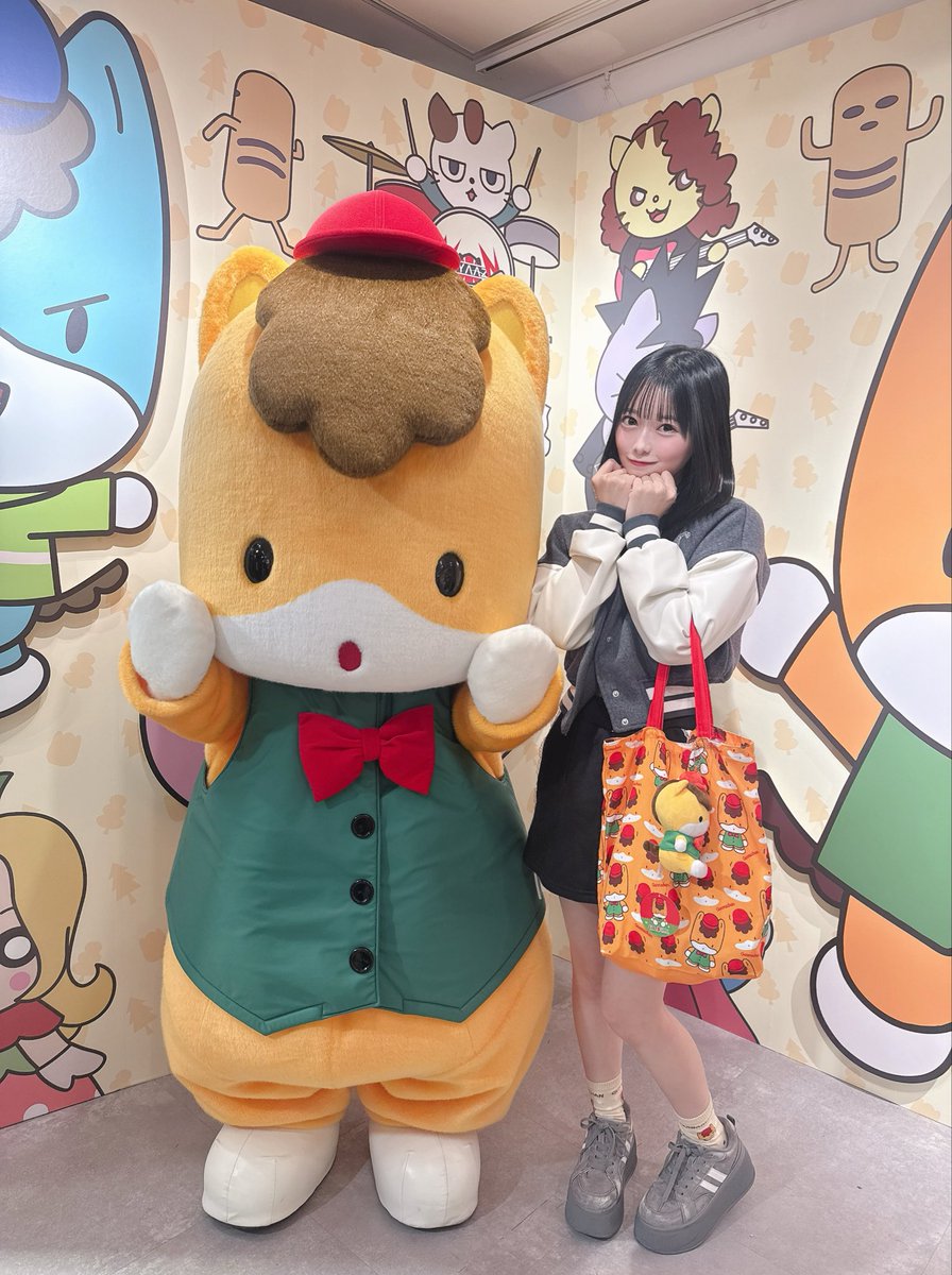 Riona_FESTIVE's tweet photo. 今日から渋谷で始まったぐんまちゃんPOPUP行ったよ❤️

ぐんまちゃんお出迎えしてくれたの😍
可愛すぎて可愛すぎて、癒された😭
去年買ったバッグと靴下ぐんまちゃんにして会いに行った♡ぐんまちゃんに見せれてうれしかったー！

グッズも買えてるんるん🥹♡
#ぐんまちゃんPOPUP
#りおなのキャラ活日記 https://t.co/SqvbSHmQTa