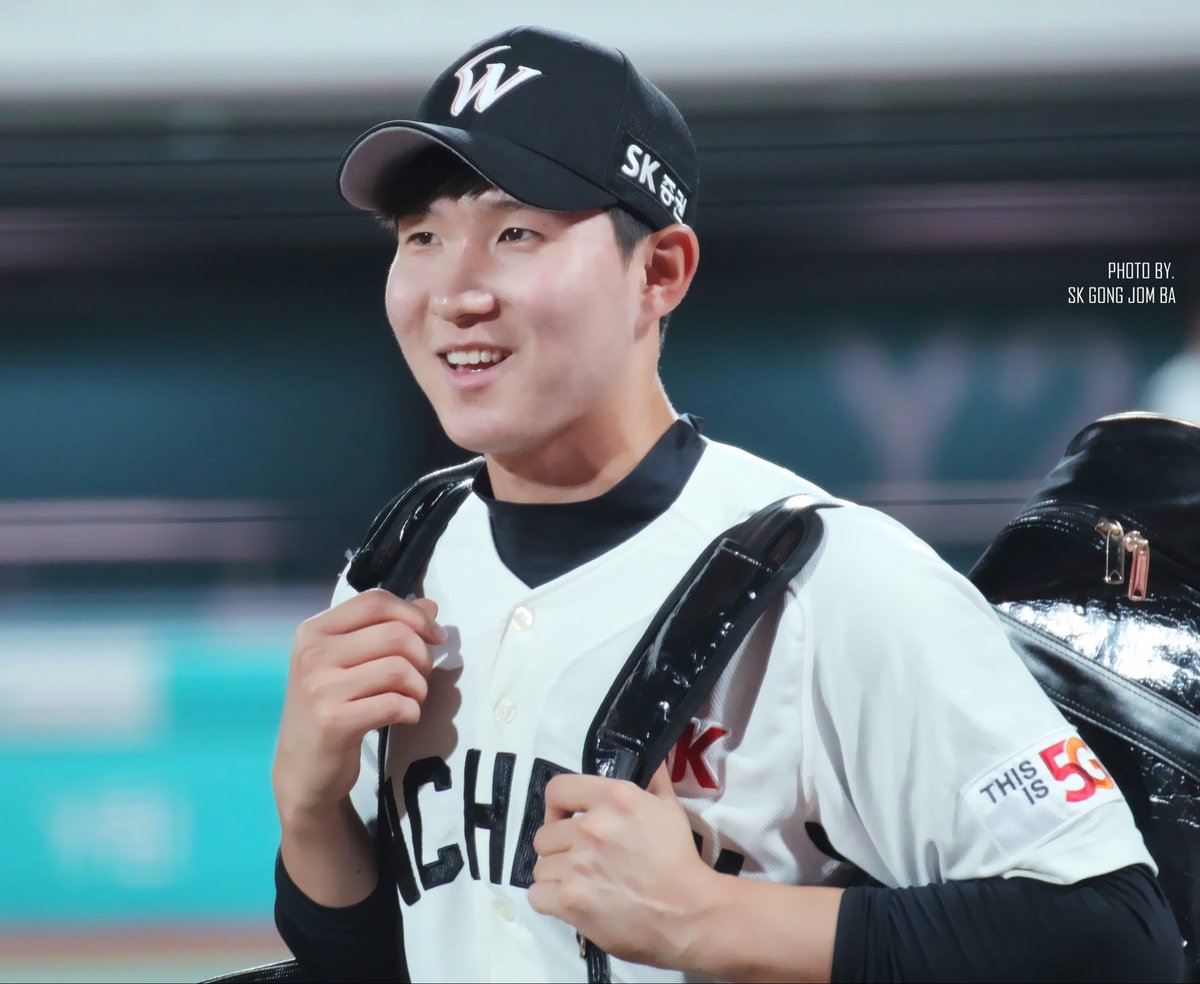 등번호 5번 유격수 박성한
5유박(?)

180622 수원

#박성한 #SSG랜더스 #SK와이번스