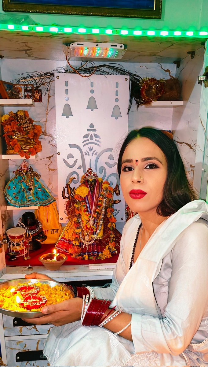 ivaishalipandit's tweet image. ॐ जयंती मंगला काली भद्रकाली कपालिनी
दुर्गा क्षमा शिवा धात्री स्वाहा स्वधा नमोऽस्तु‍ते।

ॐ काली ⚛️🔱