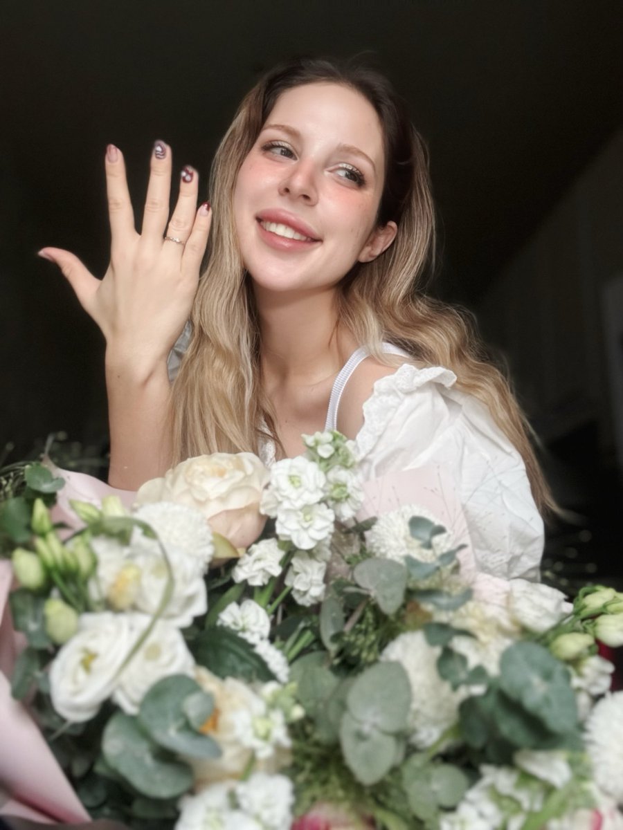 нет ну вы посмотрите на эту сияющую кабину

планирую ходить пальцем вверх ближайшие полгода 😇