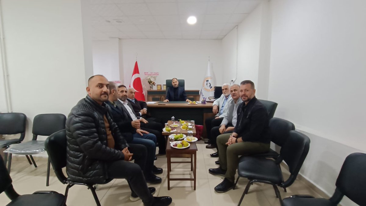 Dernek yönetimi olarak Zikte Sürkap Başkanı Mehmet Ali Atalay’ı ziyaret ettik.
Ziyarette, bölgenin kalkınması için yapılan mevcut çalışmalar ve gelecekte ortak yürütülebilecek projeler üzerine fikir alışverişinde bulunduk.
Zikte bölgesinin gelişimi adına gösterdiği gayret ve