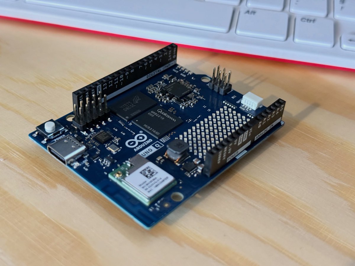 Humanpicturesbe's tweet image. Lets check @arduino.cc new badboy… #arduino #arduinounoq #steam #makersgonnamake #makercommunity