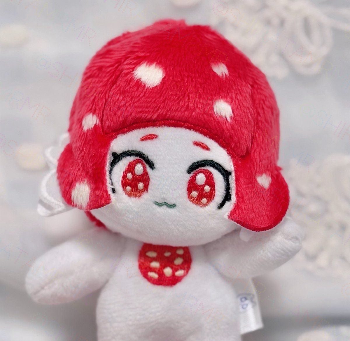 shiratamrmr's tweet image. 完成しました！ベニテングダケの子です🍄
いかにも、と言う可愛らしい見た目の毒キノコがモチーフです。赤い傘は髪、ツバを耳に落とし込みました。
童話やファンタジーにありがちな可愛らしさをイメージして幼げな容姿にしてみました🫶幼菌なのかも？😊
体内で暴れる毒にご注意を😈
#自作ぬい