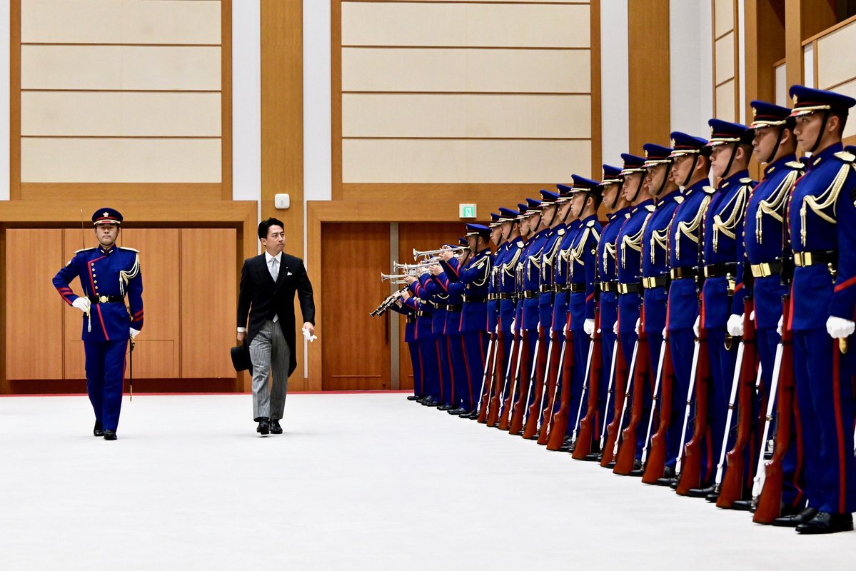 ModJapan_en's tweet image. Defense Minister Koizumi received the guard of honor at the main hall of MOD and gave instructions to all staff on October 22. After the ceremony, he took over the office from former Minister Nakatani.
#JMOD/#JSDF