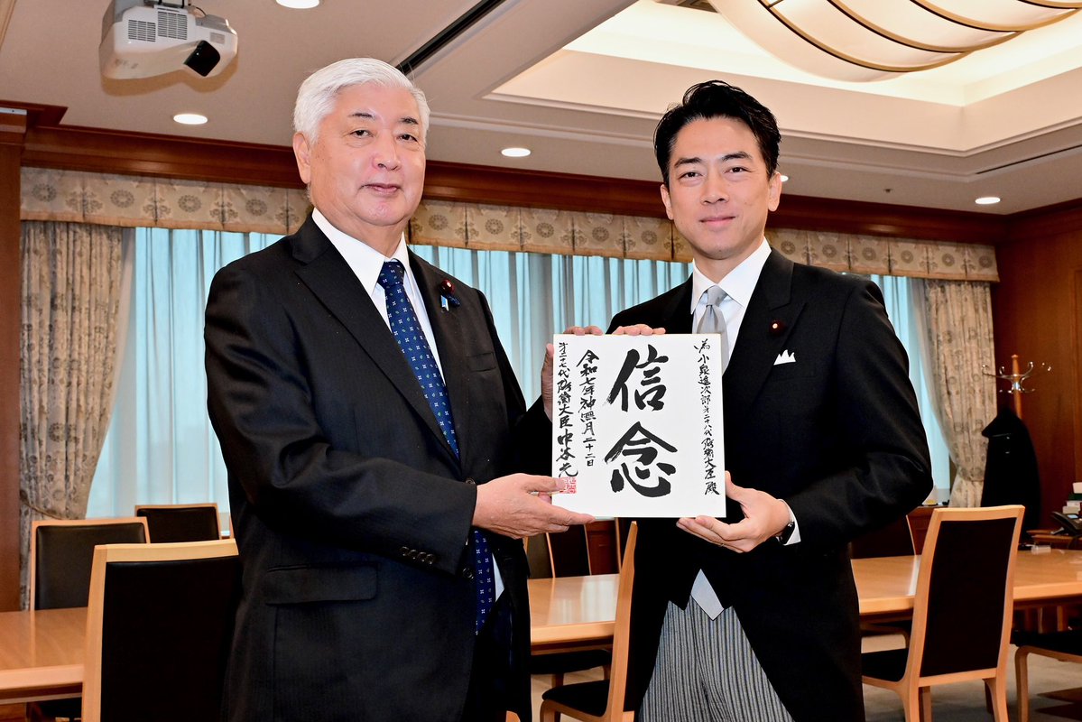 ModJapan_en's tweet image. Defense Minister Koizumi received the guard of honor at the main hall of MOD and gave instructions to all staff on October 22. After the ceremony, he took over the office from former Minister Nakatani.
#JMOD/#JSDF