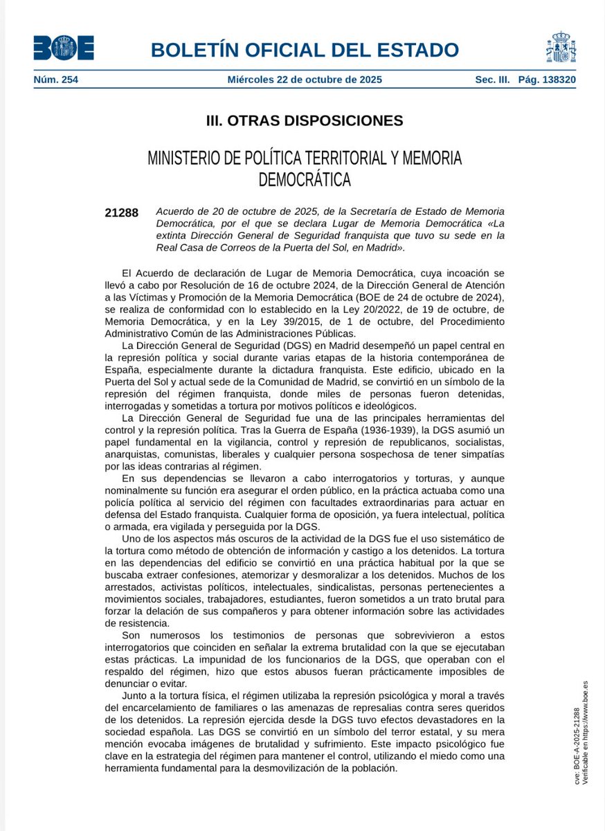 Hoy de aquello ya no hay uso, Ay uso. Sin hache.
 
Es que nos han dicho que no le parecía nada bien.