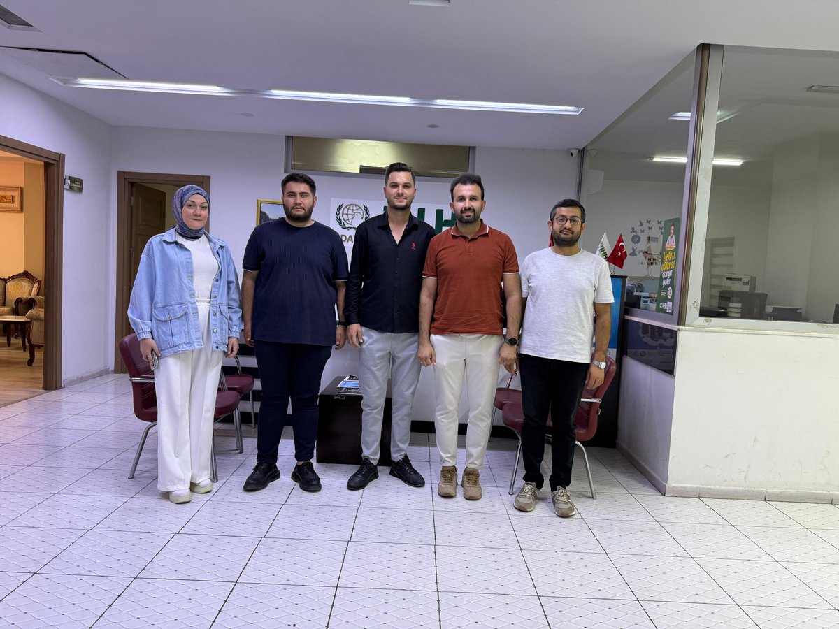 Sivil Toplum Halkla İlişkiler Başkanımız Mert Oğuzsoylu, Yeni Seçmen Başkanımız Mücahit Can Öztürk ve Yönetim kurulu üyemiz Merve Çetin, Genç İHH Adana il Başkanı Fatih Malgir’i ziyaret ettiler. 

Nazik misafirperverliklerinden ötürü Genç İHH Adana İl Başkanı Fatih Malgir‘e