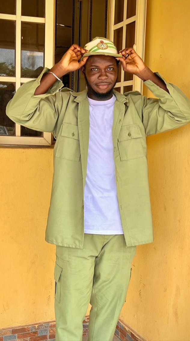 p_t_a5's tweet image. Day 1 of posting myself till I enter 2k followers.
I follow back guys 💯