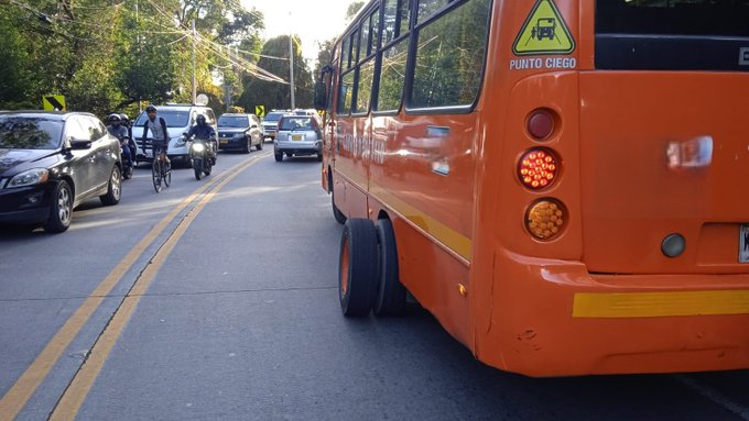 BogotaTransito's tweet photo. [07:35 a.m.] #MovilidadAhora | Se presenta novedad vial en la localidad de Chapinero, por bus zonal varado en el km. 2,8 de la vía Bogotá-La Calera. Unidad de 
@TransitoBta asignada y recurso de grúa en desplazamiento. https://t.co/08dhk0lVJ8