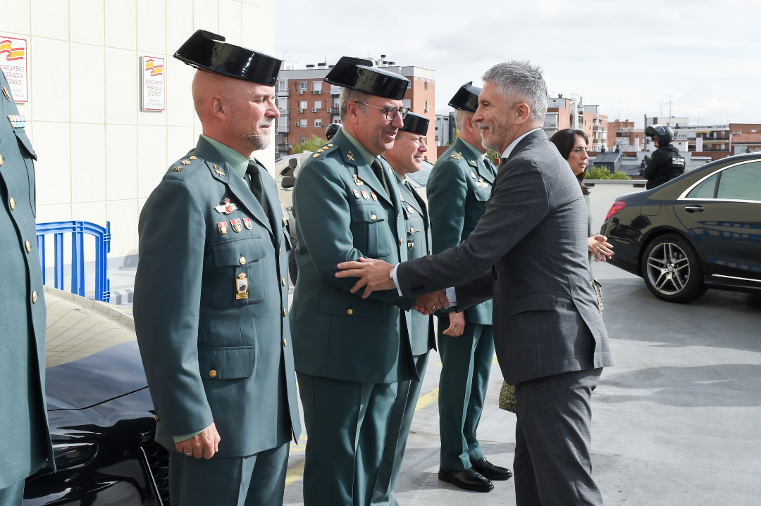 interiorgob's tweet photo. 📆 El ministro Grande-Marlaska ha visitado la Global Drug Intelligence Network, que lidera la @guardiacivil. 

📌 El proyecto, iniciado en 2023, pretende hacer frente a organizaciones criminales a nivel global mediante la cooperación entre cuerpos policiales https://t.co/EAAKtVEQFq