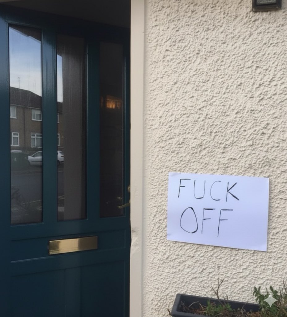 NoContextBrits's tweet photo. Putting the decorations up for Halloween. https://t.co/r4BNpPwpDo