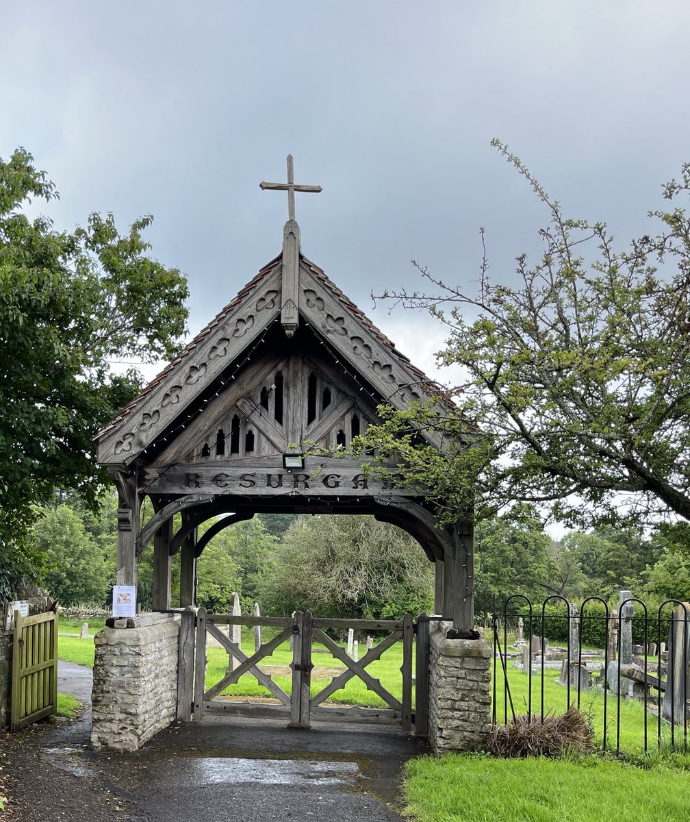 Barb_Drummond's tweet photo. #Woodnesday #ComptonDando #LychGate https://t.co/0nIHll7DbJ
