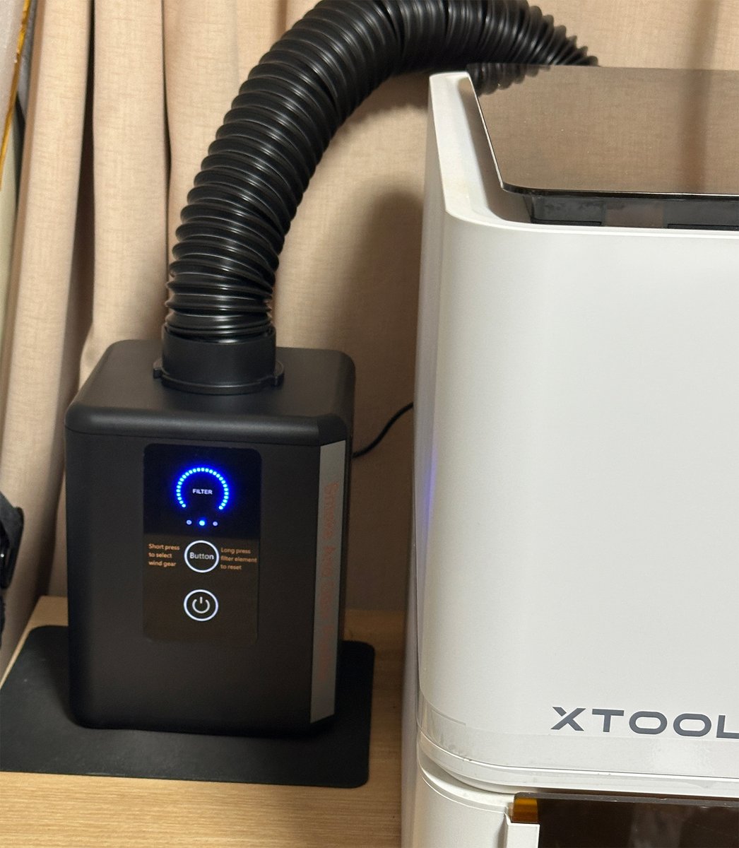 mactechlab's tweet image. 寝る前に依頼されていたレーザー刻印を…。過日レーザー加工機用空気清浄機を備えたので実施筒今回が最初の働きだったが臭いも漏れずよい感じでした！
#mactechlab