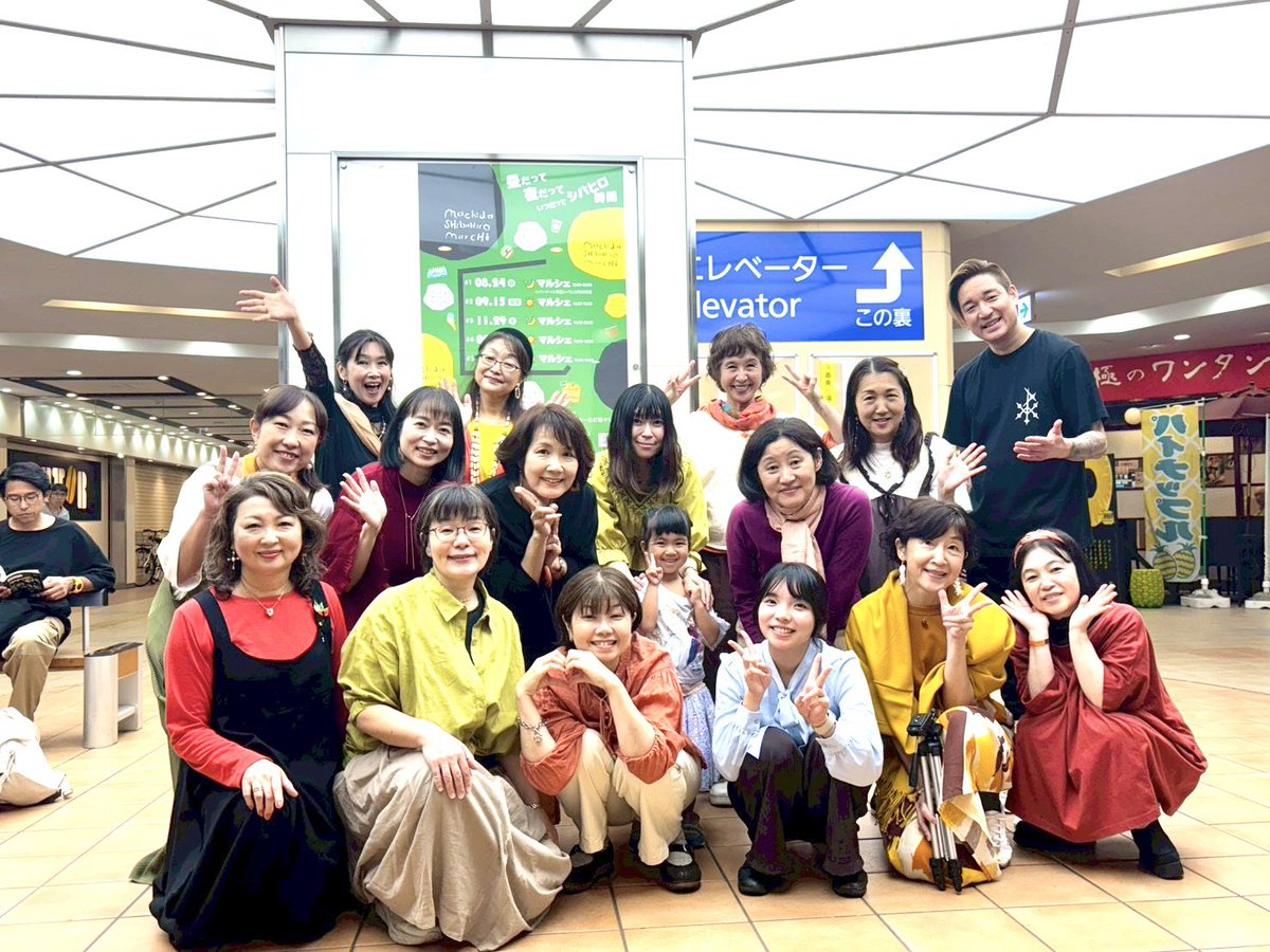 AsumoPower's tweet photo. 10/12  町田ターミナルプラザ市民広場で開催の街角ライブに出演しました😀
DUCのピーチさん、オルケスタ・デ・ラ・ルスの佐藤由さんの演奏に乗せて歌いました🎶

パワーコーラス仲間のプレストと”What a Wonderful World “の共演も🌈

ご来場の皆様、運営の皆様、ありがとうございました

#街角ライブ https://t.co/xBMrILI4Vd