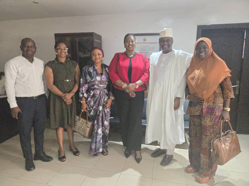 LagosVideo's tweet photo. On October 21, 2025, the Executive Secretary, LSFVCB, Mrs. 'Bukola Agbaminoja and her team warmly welcomed the Greensprings School PTA, led by Chairman Mr. Femi Omotayo, along with Mrs. Yemmy Fakunle and Alhaja Idayat Koledoye, for a courtesy visit.

#LSFVCB #CreativeAcademy https://t.co/lrGJnDZUA4