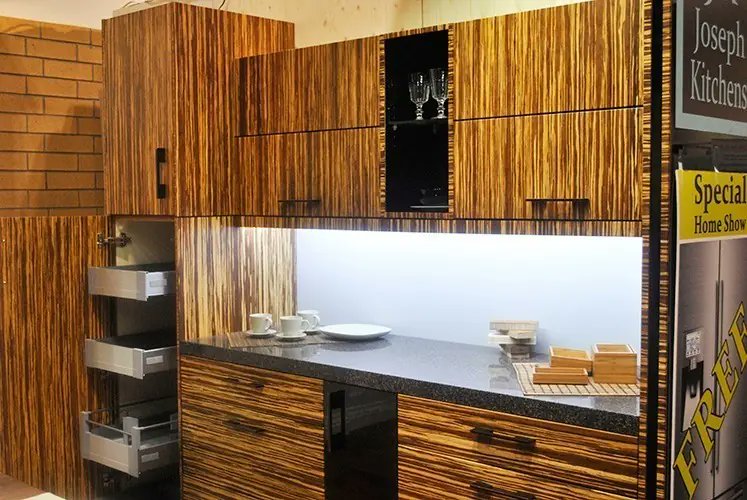 JosephKitchenON's tweet image. Step into #sleeksophistication with our #modernkitchendesign featuring stunning #zebrabamboocabinets and #metalbox #pulloutdrawers! 😍
josephkitchens.com/services/moder…
#ModernKitchen #TorontoHomes #ZebraBamboo #KitchenDesign #KitchenInspo #PullOutDrawers #CustomCabinets #KitchenGoals #GTA